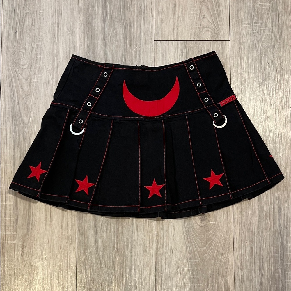 🕷️ Tripp NYC Black Pleated Skirt Red Stars and Moon Silver Grommet Details ❤️